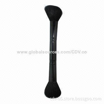 Makeup blush brush, made of imported synthetic hair with wooden handle, various colors are available